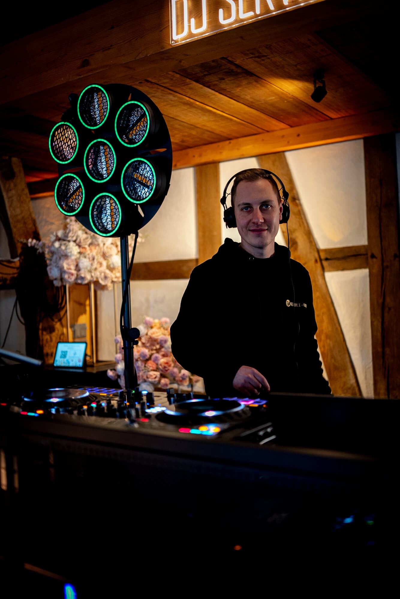 DJ Lukas am DJ-Pult